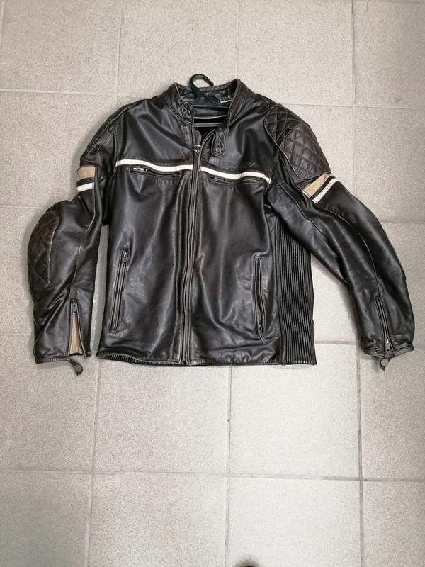 Moto striukė