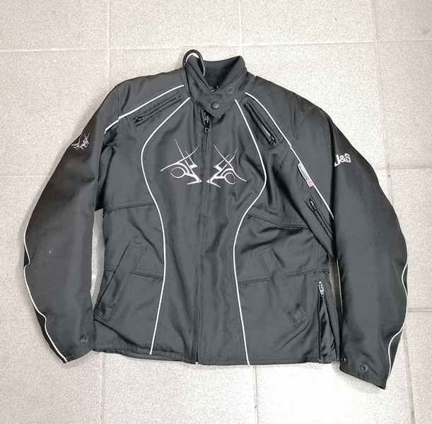 Moto striukė